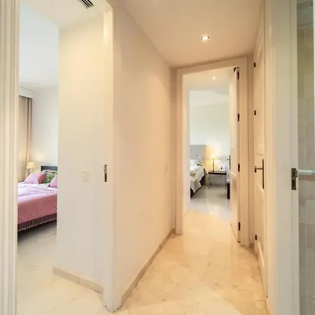Cozy 2 Bedroom With Stunning Sea Views *